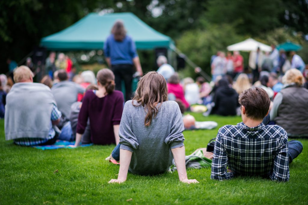 Tips voor het organiseren van een succesvol evenement in open lucht met tenten en gasten