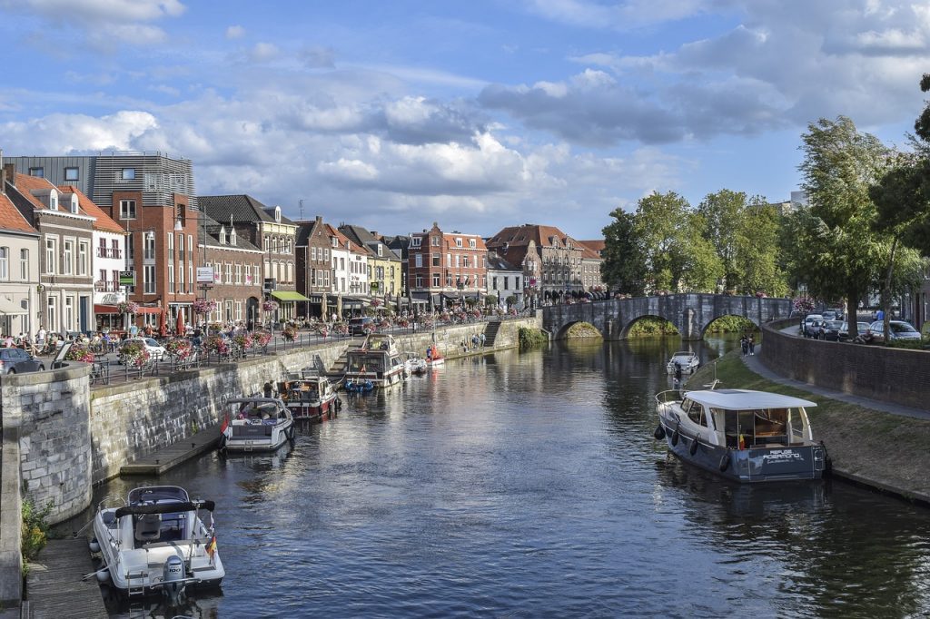 Luchtfoto van Roermond voor het vinden van uw droomwoning met professionele makelaar