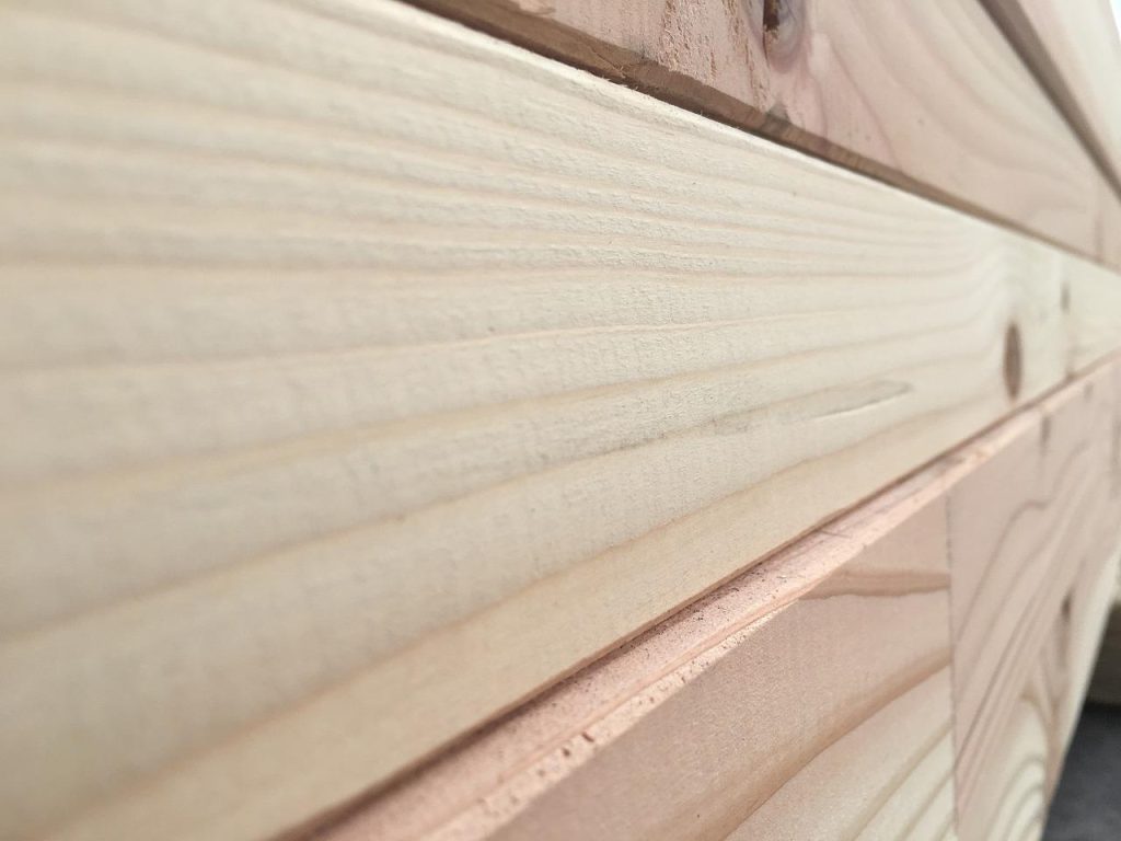 Houthandel in Leeuwarden met diverse houtsoorten en materialen voor bouw- en renovatieprojecten