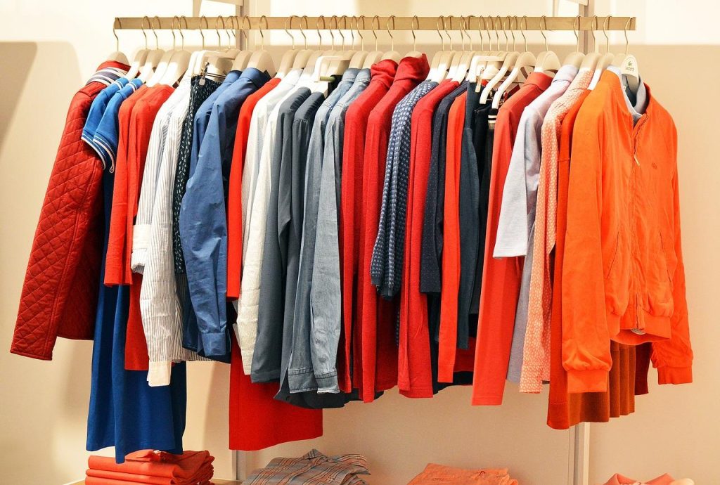 Ede's kledingwinkels bieden unieke kledingstukken, duurzame mode en persoonlijke service in de modewijk