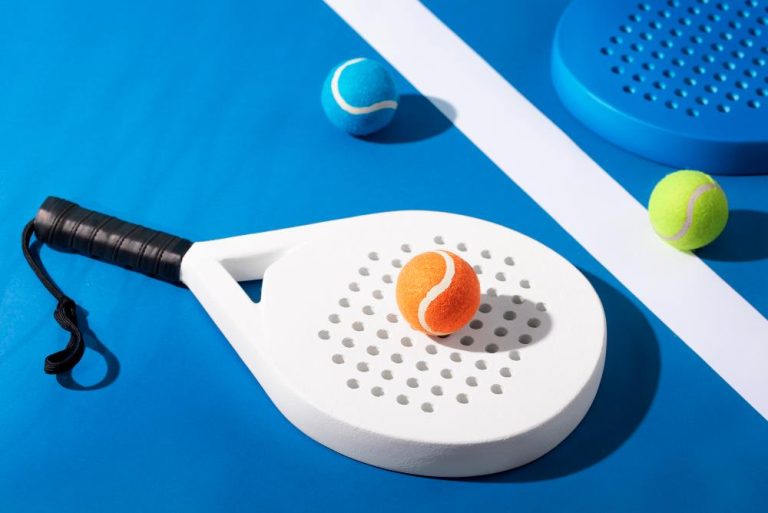 Home Gids voor het kiezen van de juiste padelballen: drukballen, drukloze ballen en trainingsballen voor verschillende speelniveau
